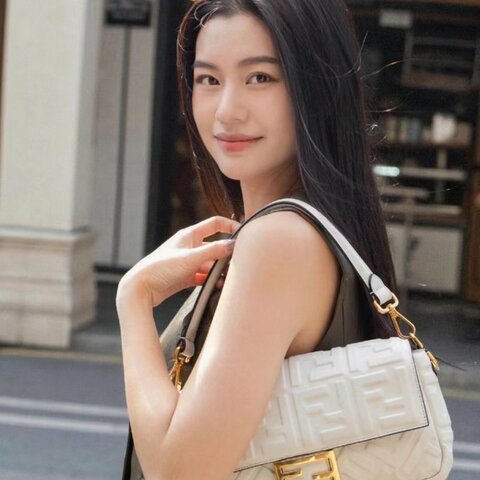 Fendi 法棍包 白色 浮雕老花中號 羊皮 26＊16 99新配件塵袋