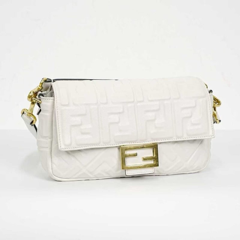 Fendi 法棍包 白色 浮雕老花中號 羊皮 26*16 99新配件塵袋-4
