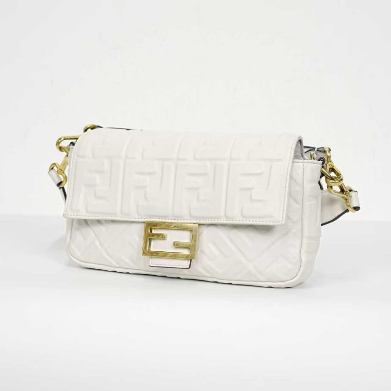 Fendi 法棍包 白色 浮雕老花中號 羊皮 26*16 99新配件塵袋-6