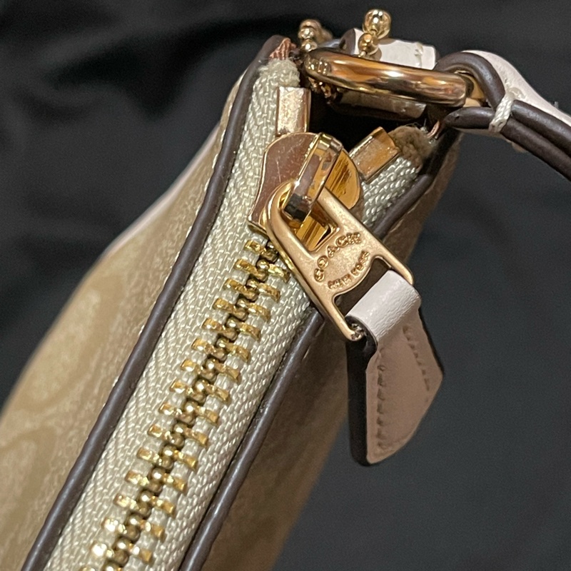 Coach金釦老花手拿包 手提包-3