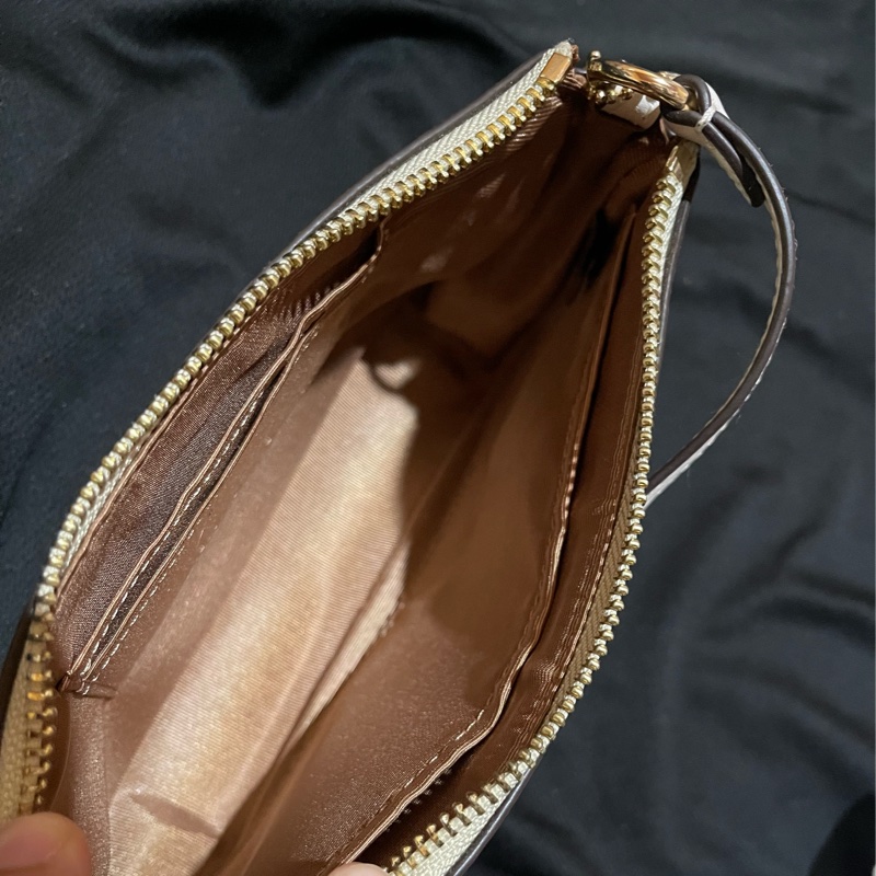 Coach金釦老花手拿包 手提包-13