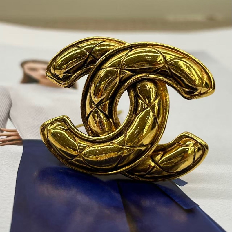 Chanel CC Logo Gold Brooch-0