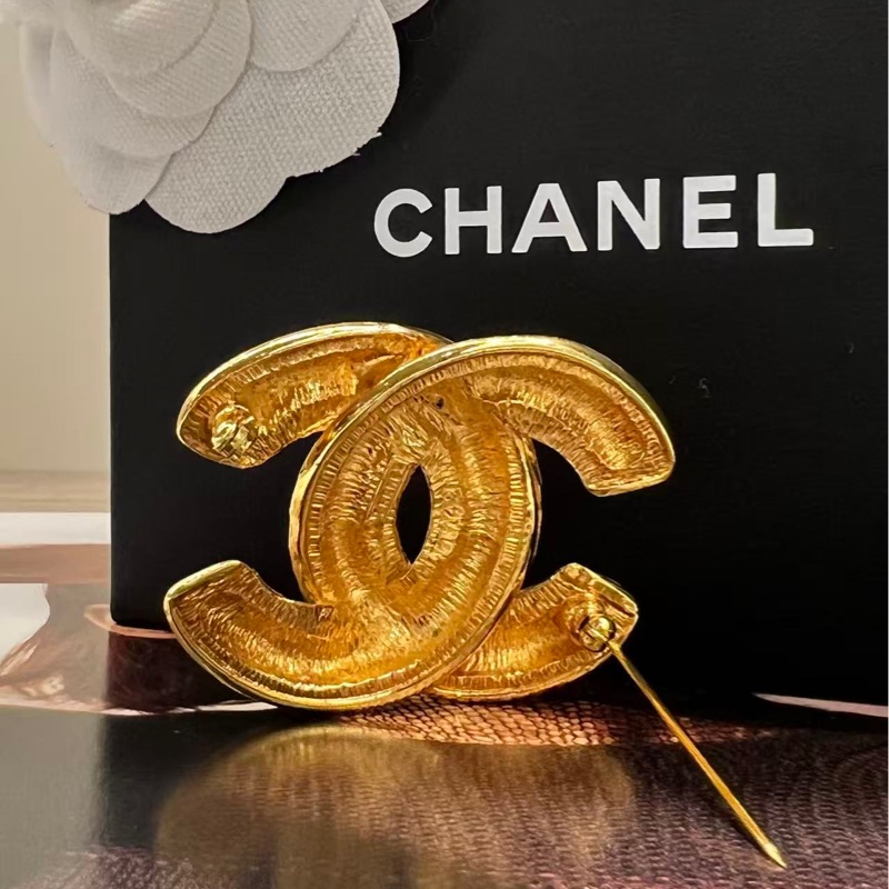 Chanel CC Logo Gold Brooch-1