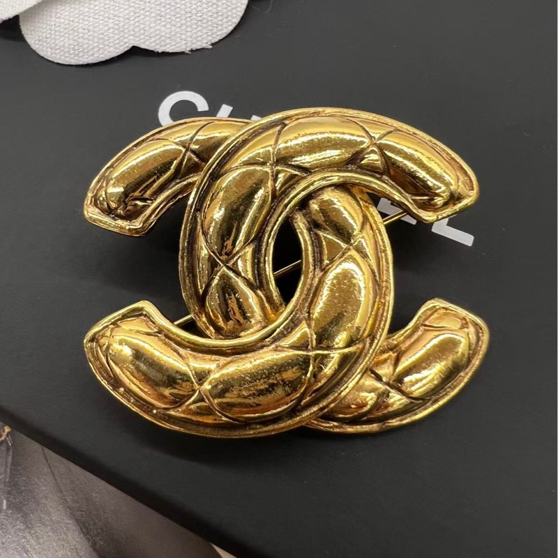 Chanel CC Logo Gold Brooch-2