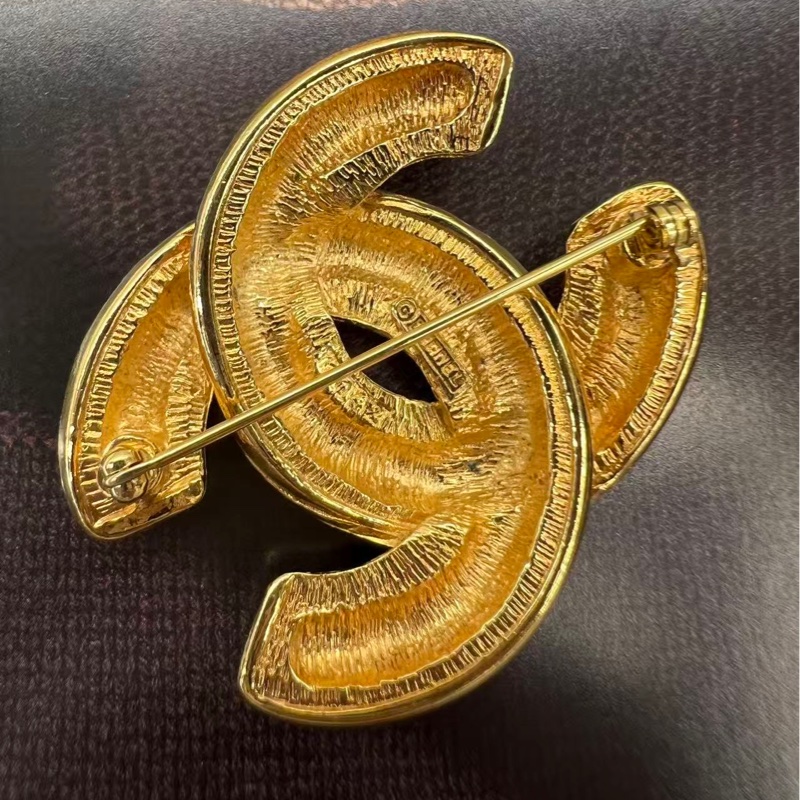 Chanel CC Logo Gold Brooch-3