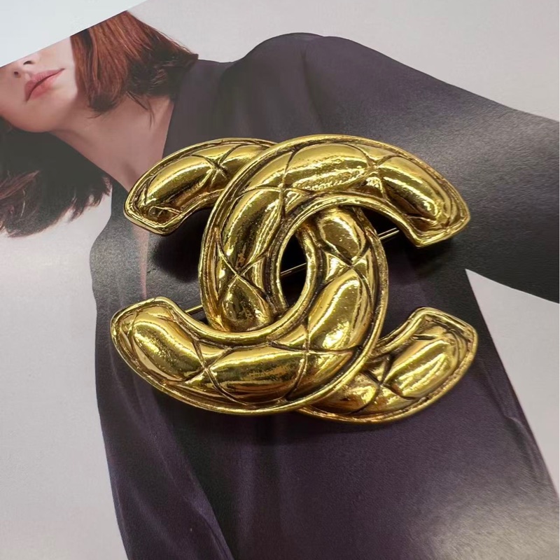 Chanel CC Logo Gold Brooch-5