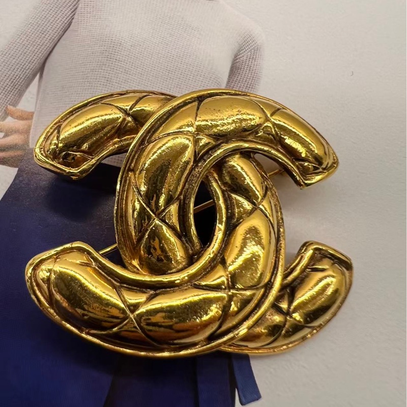 Chanel CC Logo Gold Brooch-7