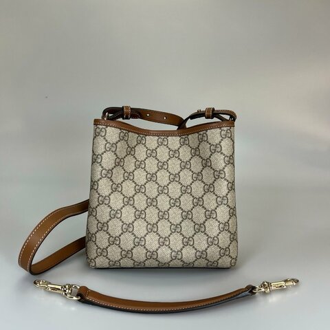 GUCCI 815118  Emblem系列手提斜背迷你水桶包