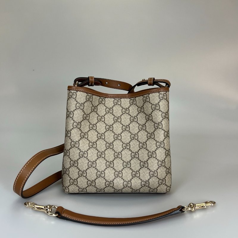 GUCCI 815118 Emblem系列手提斜背迷你水桶包-0