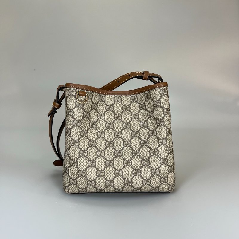 GUCCI 815118 Emblem系列手提斜背迷你水桶包-1