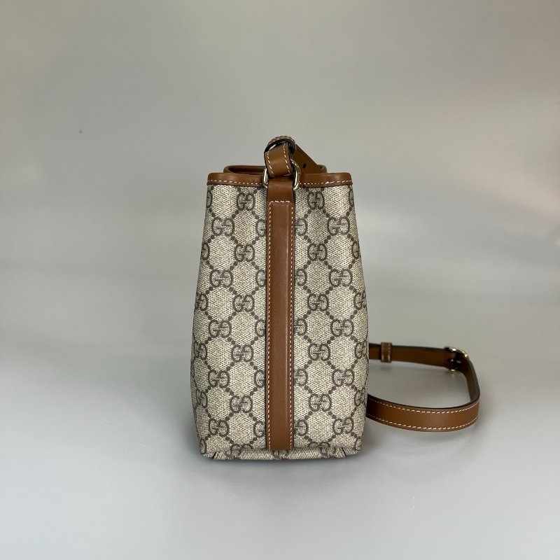 GUCCI 815118 Emblem系列手提斜背迷你水桶包-2