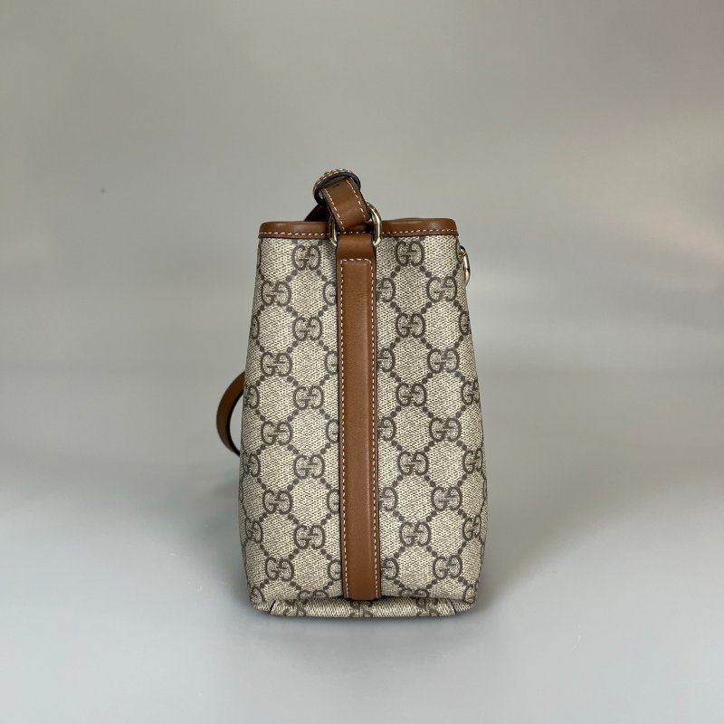 GUCCI 815118 Emblem系列手提斜背迷你水桶包-3