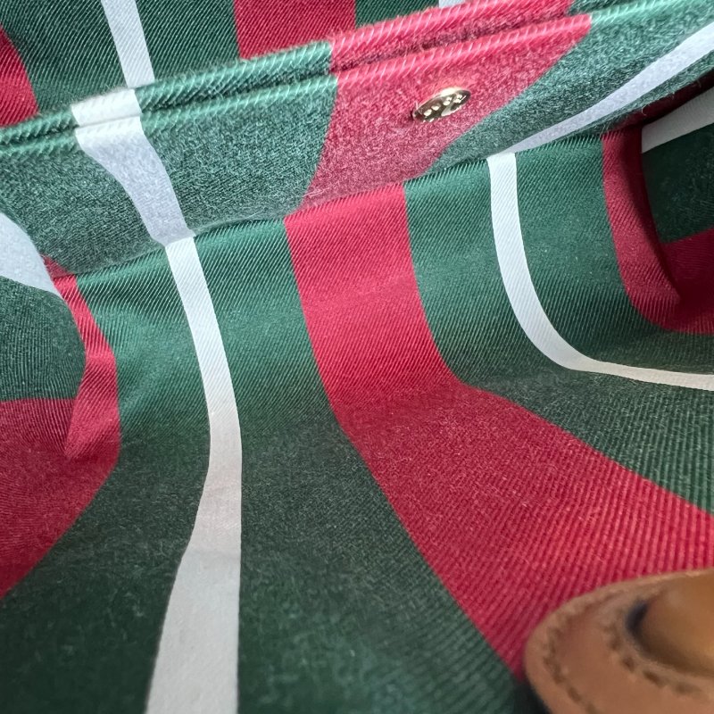 GUCCI 815118 Emblem系列手提斜背迷你水桶包-6