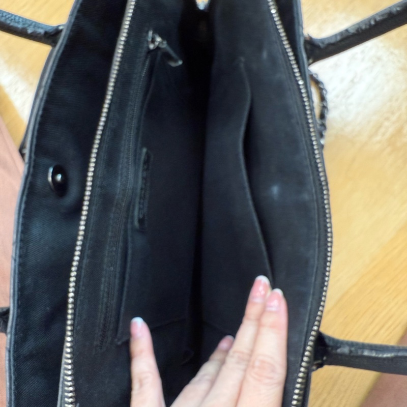 Chanel Urban Shopping Tote(香奈兒城市購物托特包),具備經典的菱格紋設計與皮革鏈條肩背帶-4