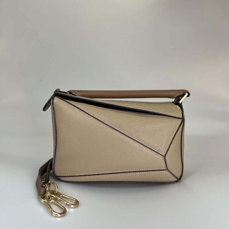LOEWE 061952 卡其粒面PUZZLE包 小號-0