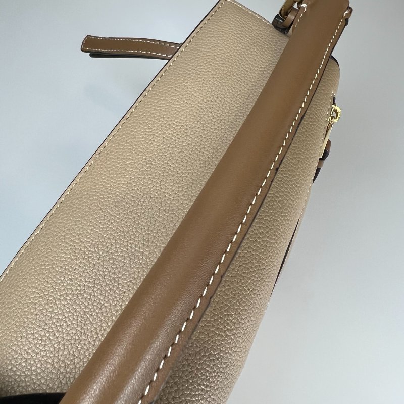 LOEWE 061952 卡其粒面PUZZLE包 小號-7