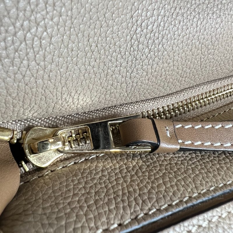 LOEWE 061952 卡其粒面PUZZLE包 小號-9