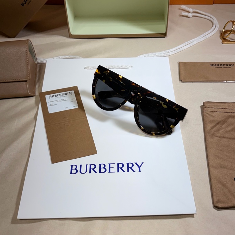 ‼️全台最甜 🎁全新盒裝 Burberry 巴寶莉 深咖琥珀質感 墨鏡 太陽眼鏡(原價13200)-2