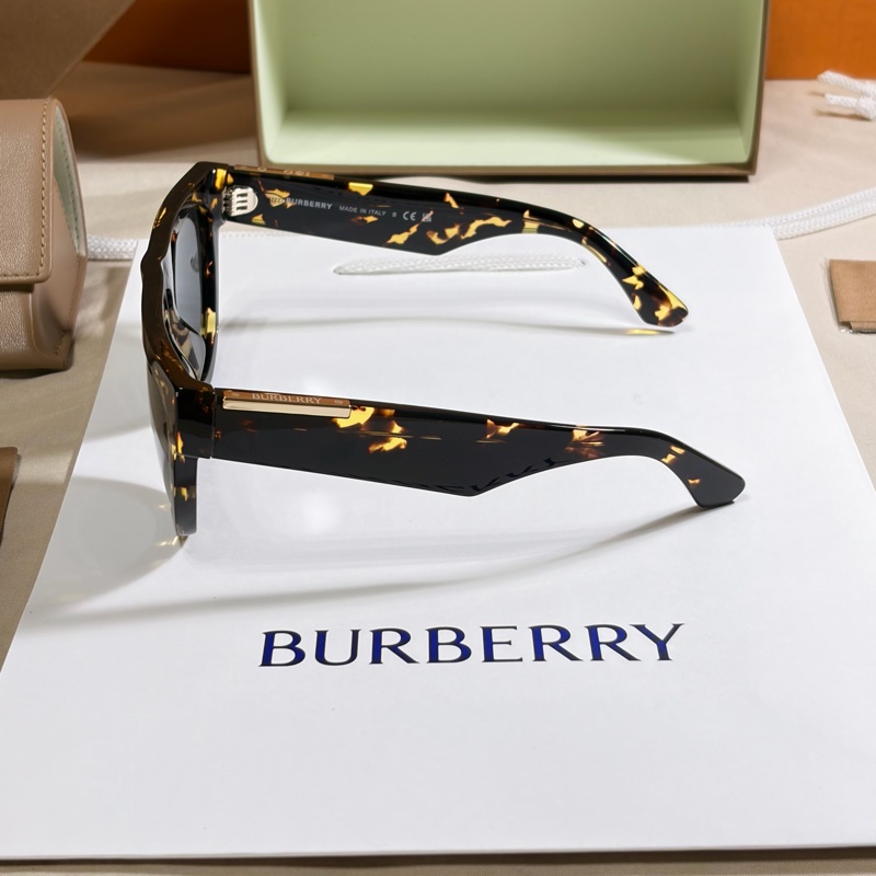 ‼️全台最甜 🎁全新盒裝 Burberry 巴寶莉 深咖琥珀質感 墨鏡 太陽眼鏡(原價13200)-5