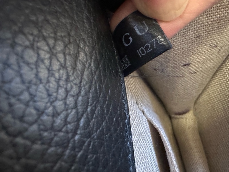 標題:Gucci GG Marmont 風琴包 小號|黑金雙G扣-5