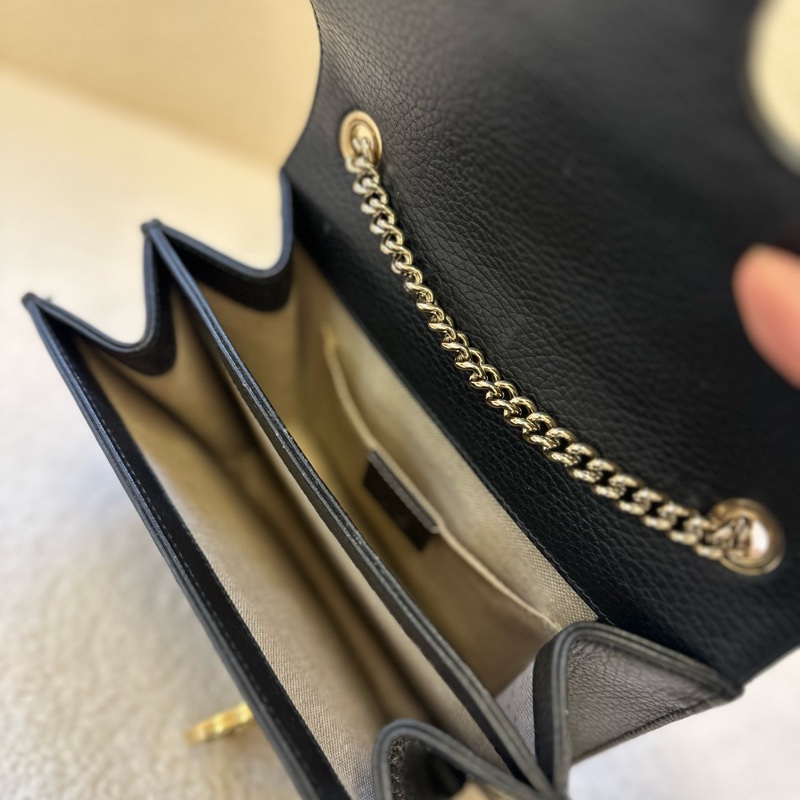 標題:Gucci GG Marmont 風琴包 小號|黑金雙G扣-6