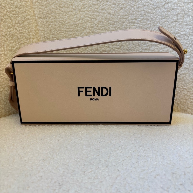 Fendi 芬迪 Pack 盒子包|橫版 Logo標識 拼色飾邊 淺粉色-1