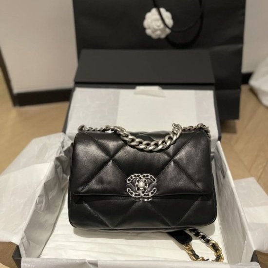 全新 現貨 CHANEL 19 黑色 山羊皮 新色 銀鍊 小型 26cm 口蓋包 AS1160-1