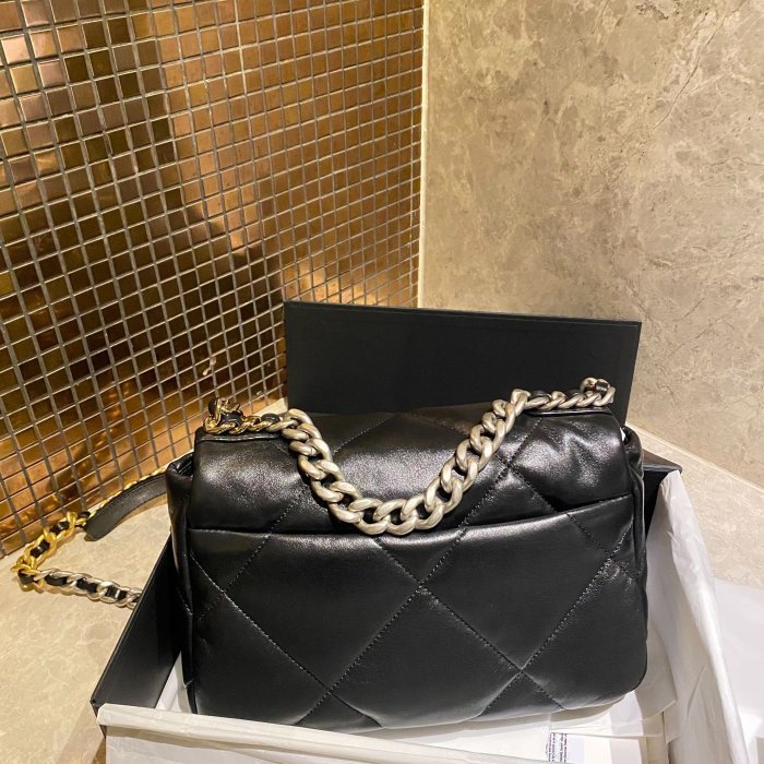 全新 現貨 CHANEL 19 黑色 山羊皮 新色 銀鍊 小型 26cm 口蓋包 AS1160-2