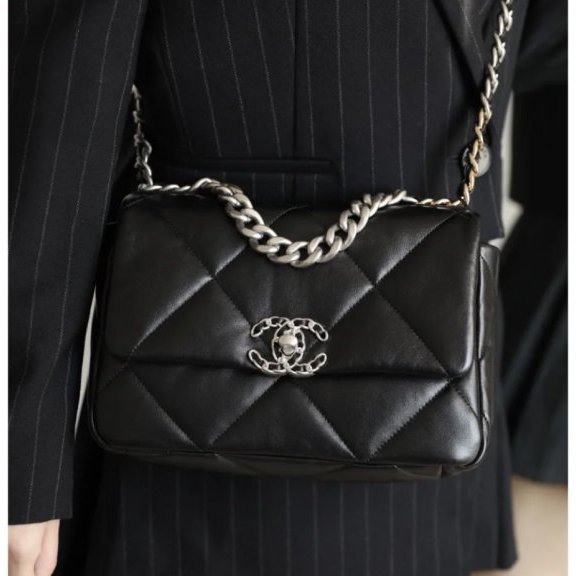 全新 現貨 CHANEL 19 黑色 山羊皮 新色 銀鍊 小型 26cm 口蓋包 AS1160-3