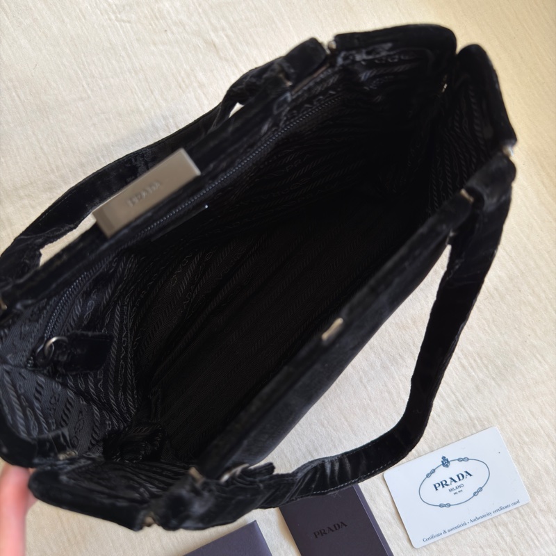 Prada Archive 早期作品/黑色天鵝絨口金/晚宴包-16