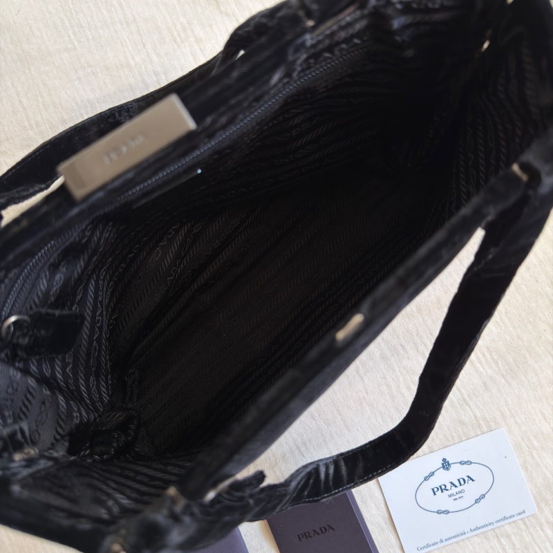 Prada Archive 早期作品/黑色天鵝絨口金/晚宴包-17