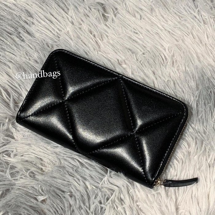 全新 現貨 CHANEL 19 黑色 小羊皮 金CC 紅內裏 ㄇ字 拉鍊 中夾 AP0948-1