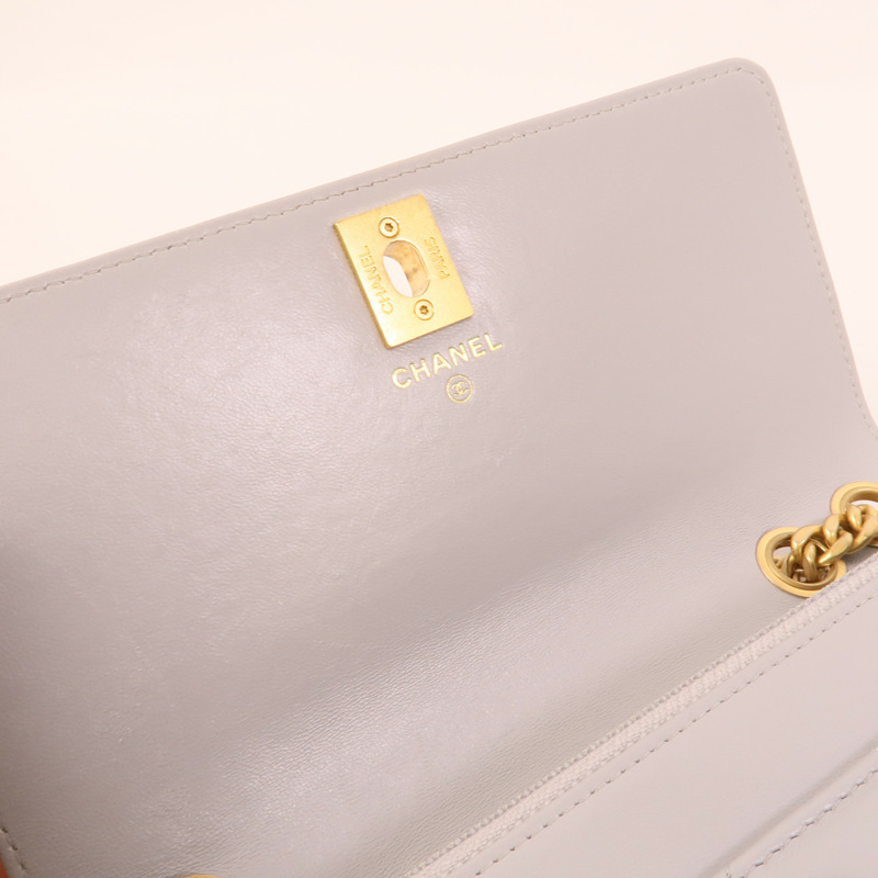 CHANEL 羊皮皮革WOC Wallet On Chain鏈帶肩背袋-17