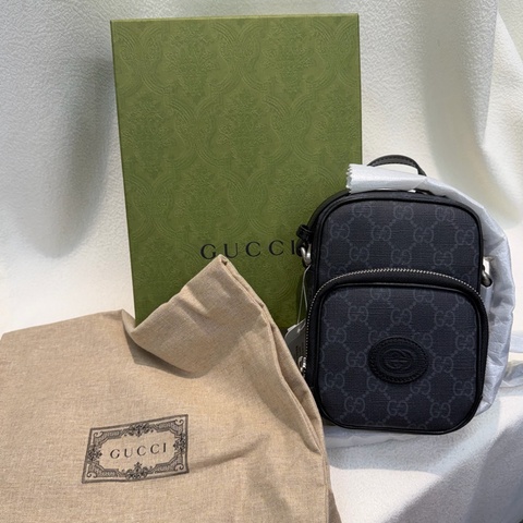 GUCCI 黑色 GG Supreme 迷你帆布斜背包 XC522