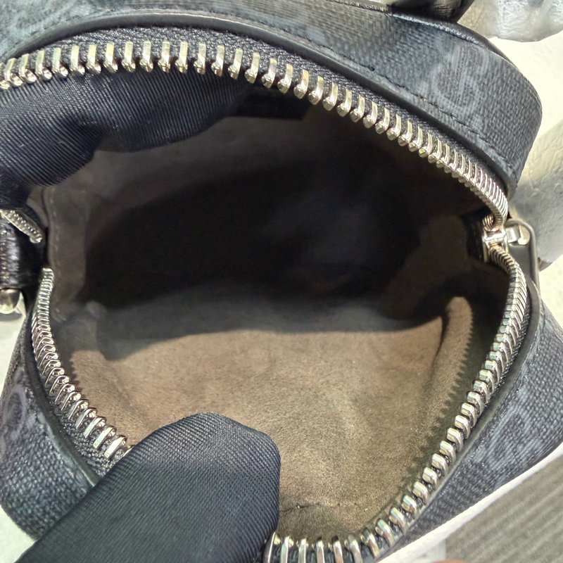 GUCCI 黑色 GG Supreme 迷你帆布斜背包 XC522-10