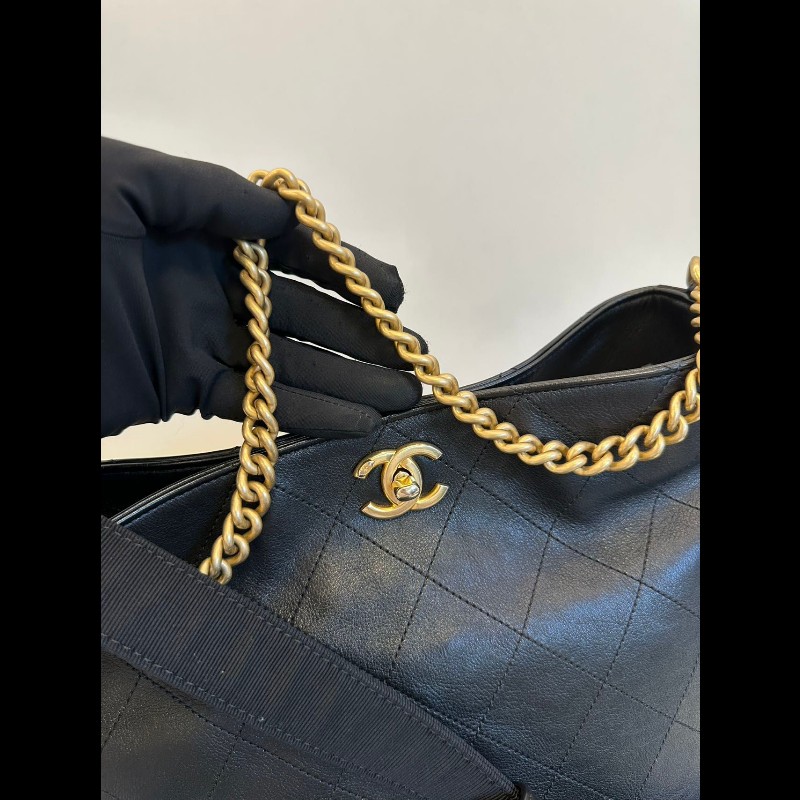 Chanel Hobo 黑金-17