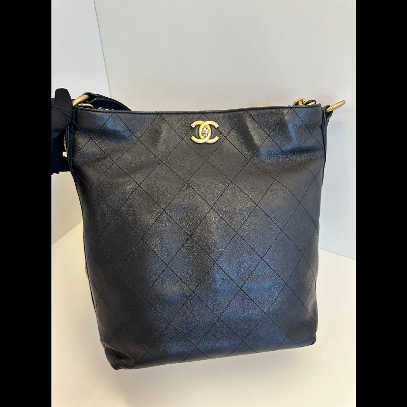 Chanel Hobo 黑金-18