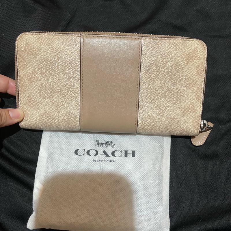 Coach金釦拼接奶茶長夾-1