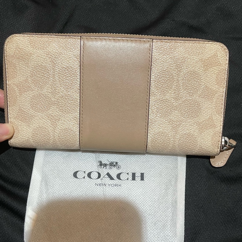 Coach金釦拼接奶茶長夾-6