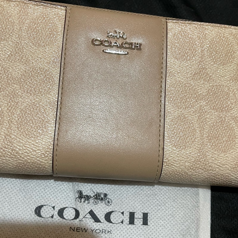 Coach金釦拼接奶茶長夾-26