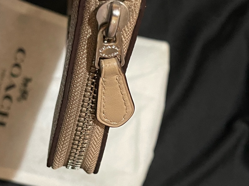 Coach金釦拼接奶茶長夾-40