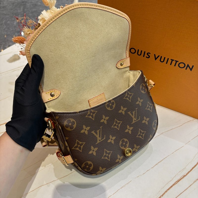 *SHIHNA名牌精品* LV M46740 Saumur BB 經典Monogram帆布馬鞍包-8