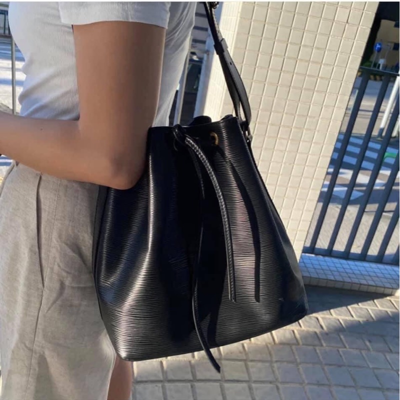 ✔️LOUIS VUITTON LV 路易威登 Epi Noe 水波紋水桶包/黑色-1