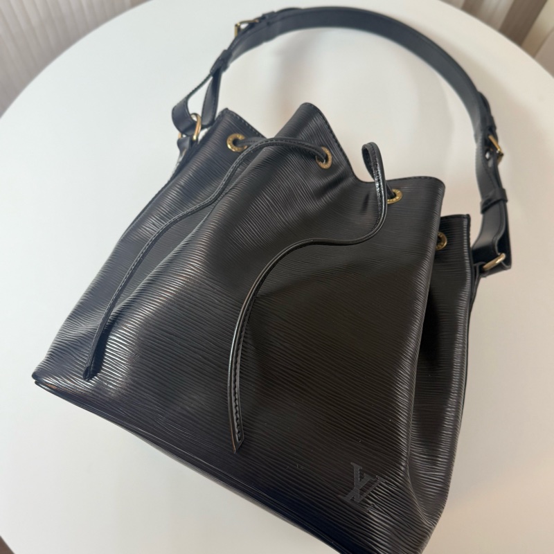 ✔️LOUIS VUITTON LV 路易威登 Epi Noe 水波紋水桶包/黑色-6