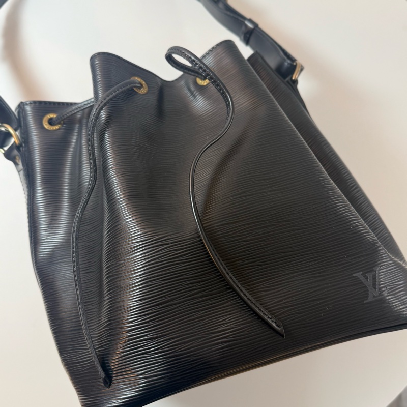 ✔️LOUIS VUITTON LV 路易威登 Epi Noe 水波紋水桶包/黑色-7