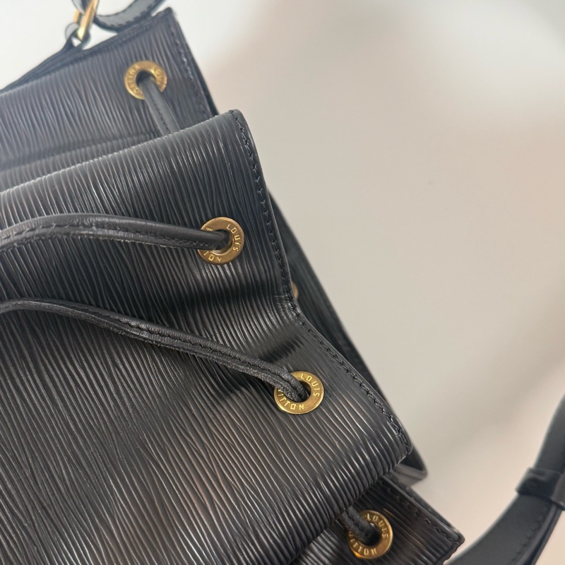 ✔️LOUIS VUITTON LV 路易威登 Epi Noe 水波紋水桶包/黑色-14