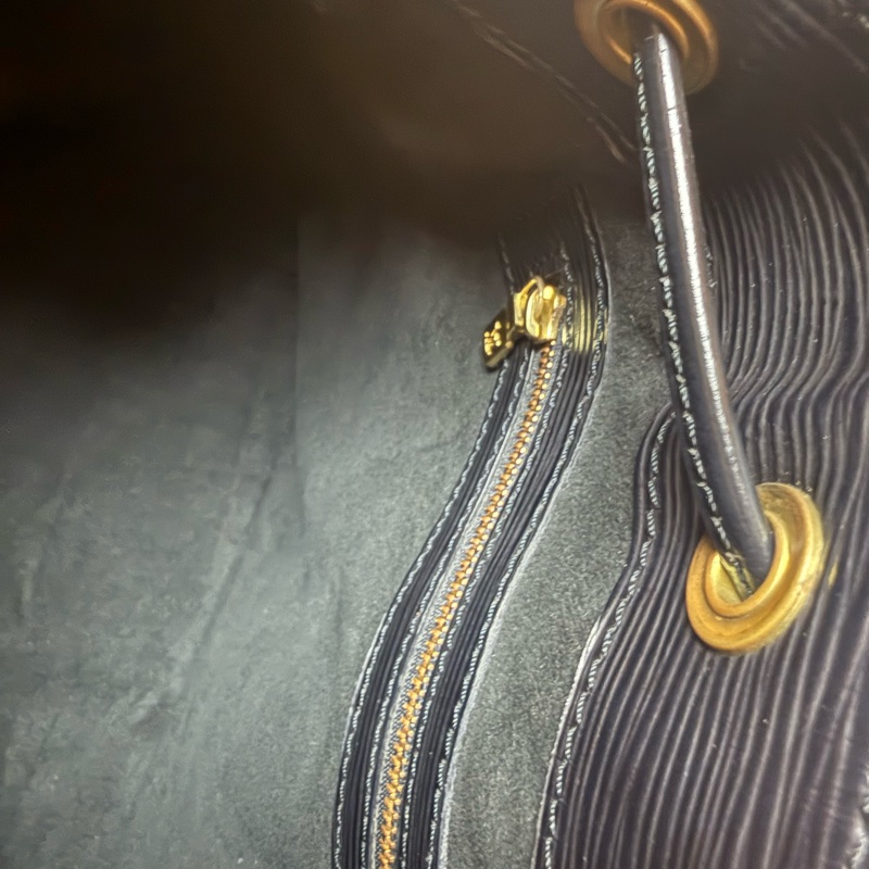✔️LOUIS VUITTON LV 路易威登 Epi Noe 水波紋水桶包/黑色-21
