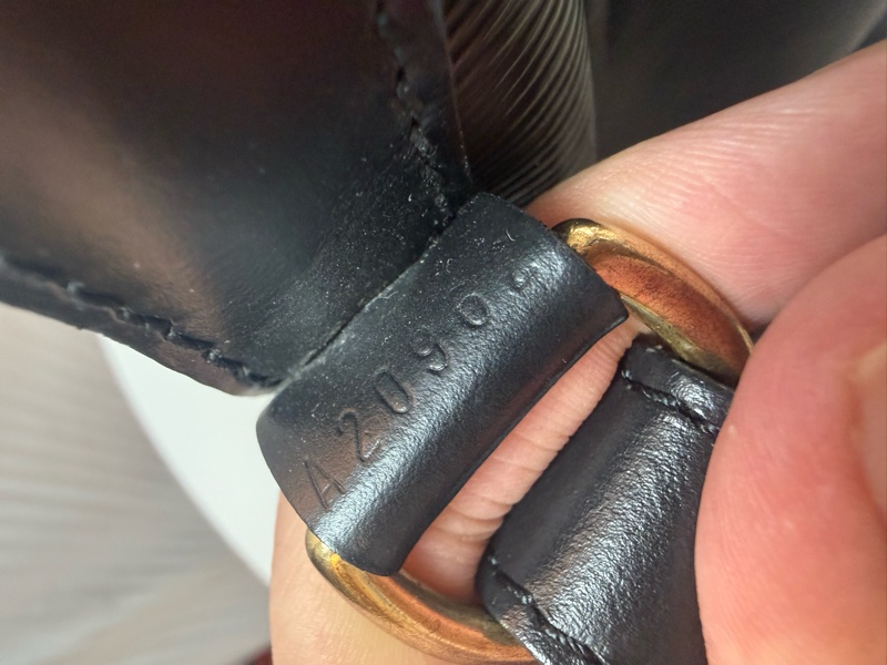 ✔️LOUIS VUITTON LV 路易威登 Epi Noe 水波紋水桶包/黑色-22