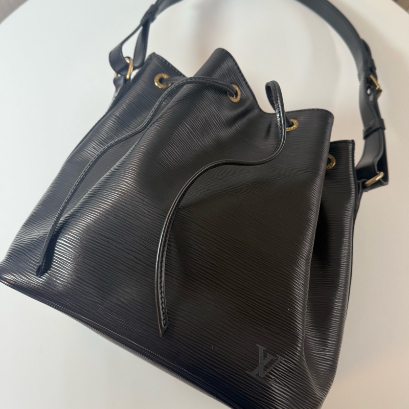 ✔️LOUIS VUITTON LV 路易威登 Epi Noe 水波紋水桶包/黑色-24