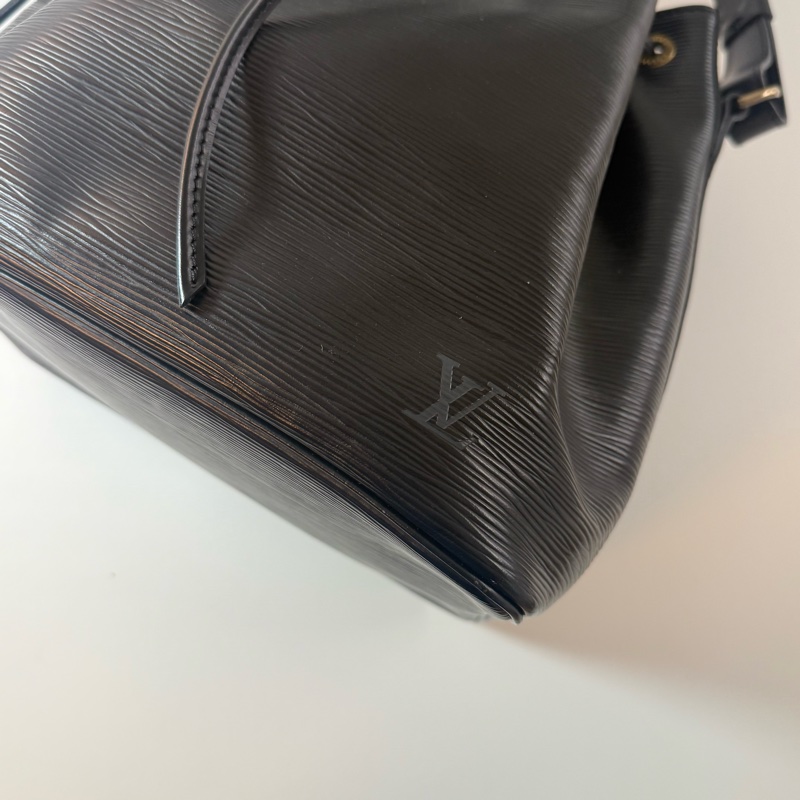 ✔️LOUIS VUITTON LV 路易威登 Epi Noe 水波紋水桶包/黑色-26